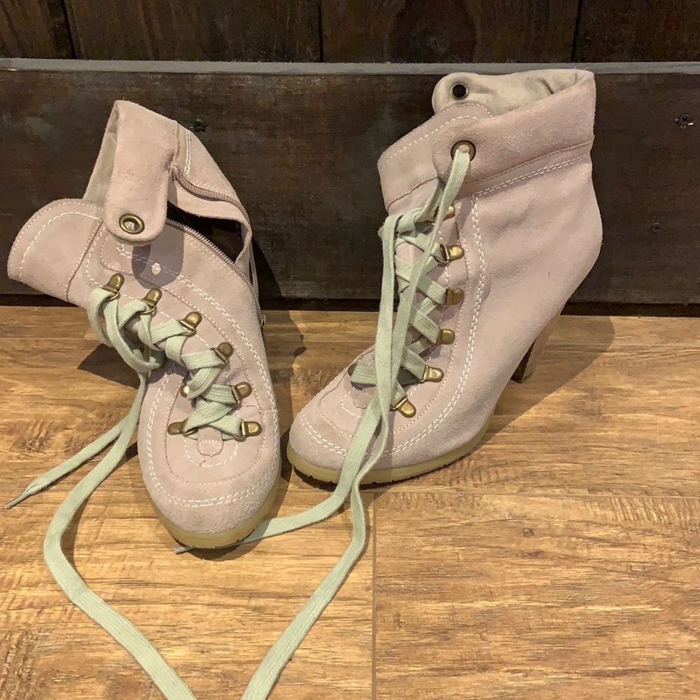 Chinese Laundry high helped tie and zip up boots